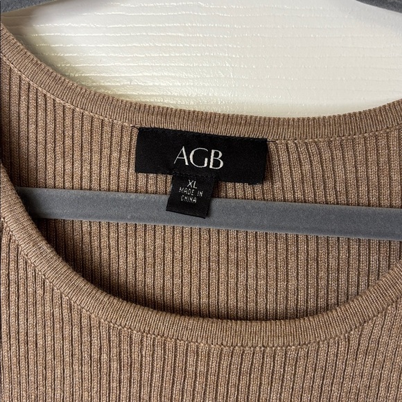 AGB Taupe Ribbed Knit Top with Leather-Look Front Pocket Accents Long Sleeves XL - Picture 2 of 9